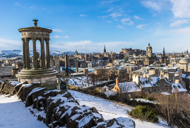 Hogmanay: Origine, festeggiamenti e tradizioni del Capodanno scozzese